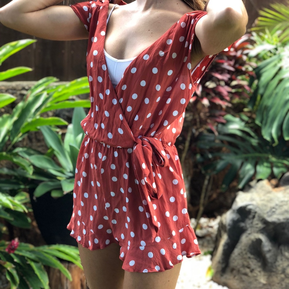CUTEST TULAROSA ROMPER!🌟 - Picture 5 of 8